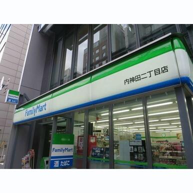 ファミリーマート 距離:63m