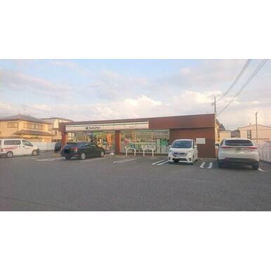 ファミリーマート　奈良宝来店 距離：900m