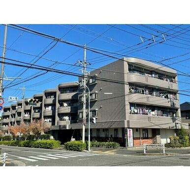 エントランスもオシャレなマンションです☆