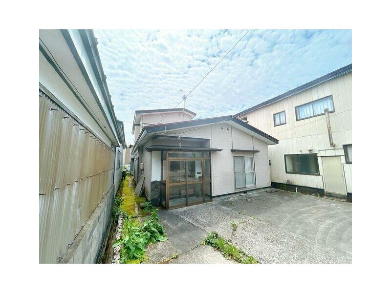 大仙市 大曲須和町２丁目 （大曲駅 ） 2階建 7DK
								
																													599万円