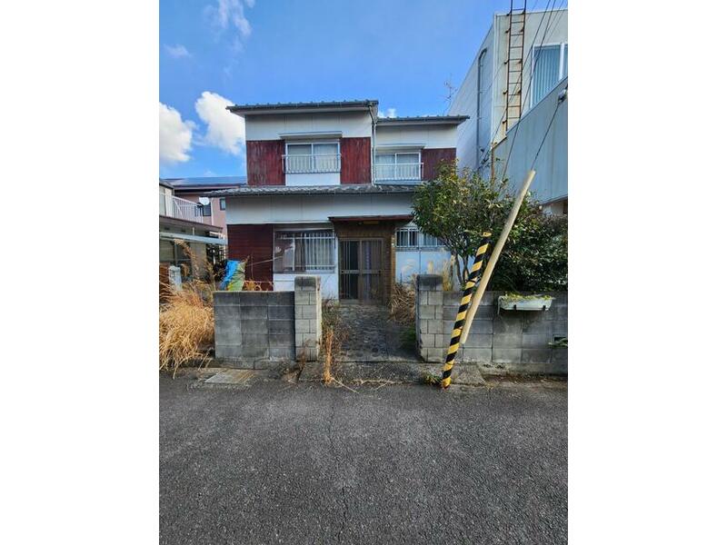 2F 4DK in Takaoka-cho, Matsuyama-city (Yodo-eki)

3.9 million yen