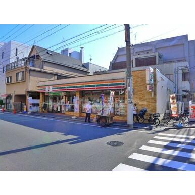 セブンイレブン墨田菊川店 距離：1m