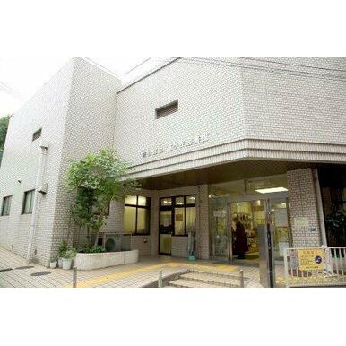 富ヶ谷図書館 距離：403m