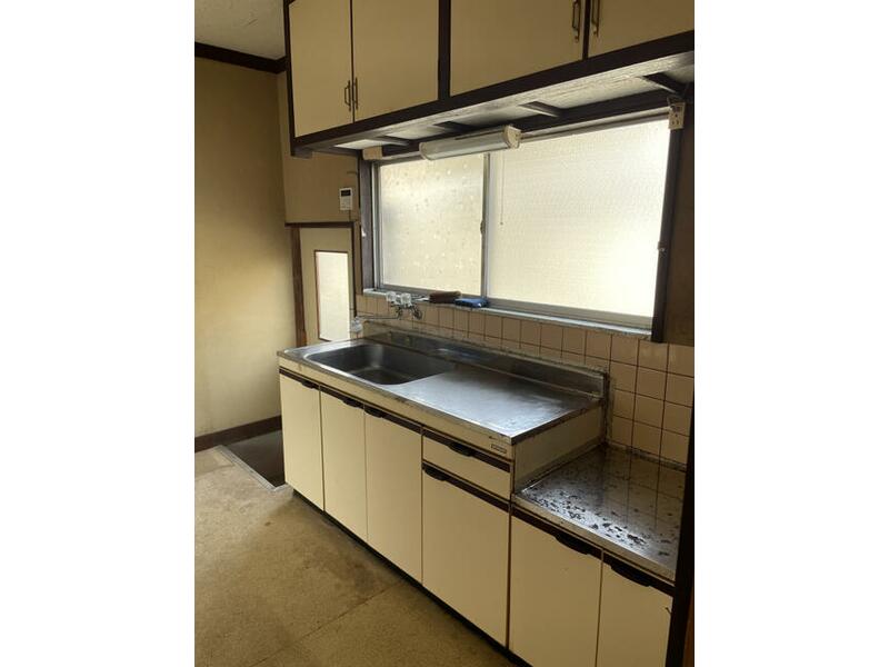 40-minute walk from Ibara Railway "Yuno" Station