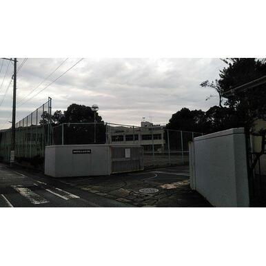 日野市立三沢中学校 距離：299m