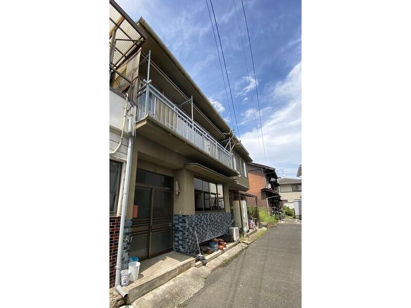 3200m on foot from JR Sanyo Main Line "Daimon" Station