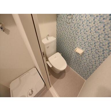 温水洗浄暖房便座付トイレ　同仕様写真