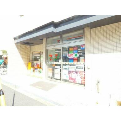 セブンイレブン江戸川葛西駅南店 距離：140m