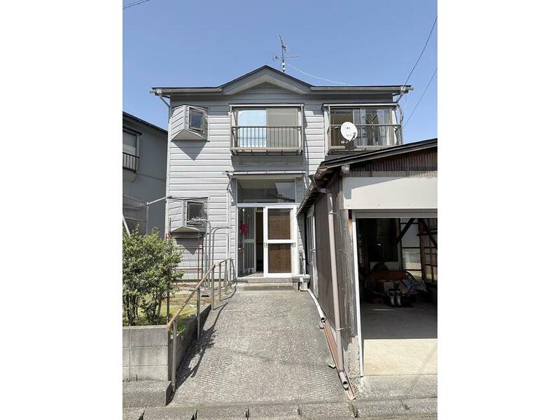 12 minutes on foot from JR Echigo Line "Higashi-Kashiwazaki" Station [Bus available] 3 minutes on foot from Sakura-machi bus stop