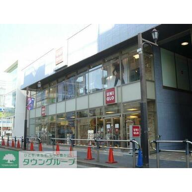 ユニクロ 距離：760m