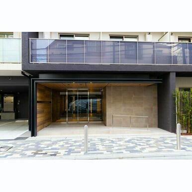 落ち着いたエントランスです