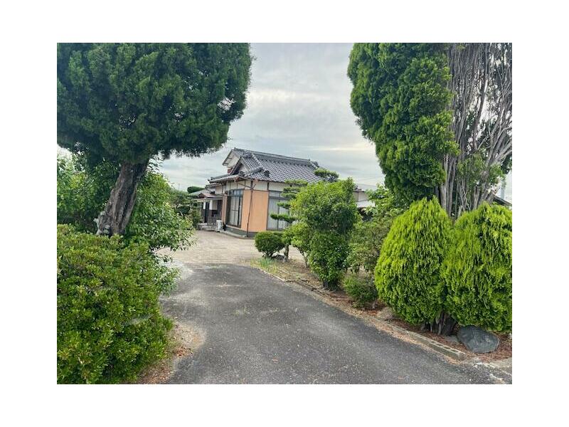 15-minute walk from JR Sasebo Line "Omach" Station