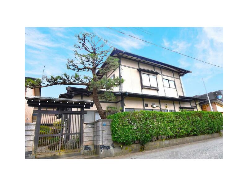 Akita City, Niya Minami Hama-cho (Niya Station) 2-story 8DK