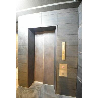 モニター付きエレベーター