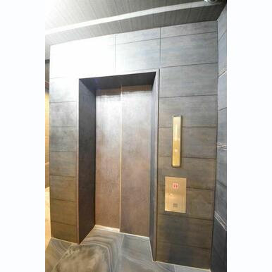 モニター付きエレベーター