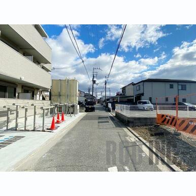 近隣道路 距離:30m