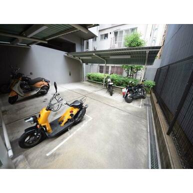 ソラーレＮ　バイク置場