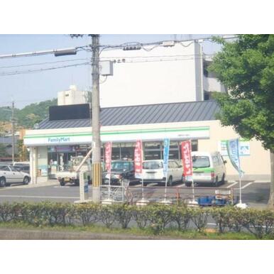 ファミリーマート銀閣寺白川通店 距離：360m