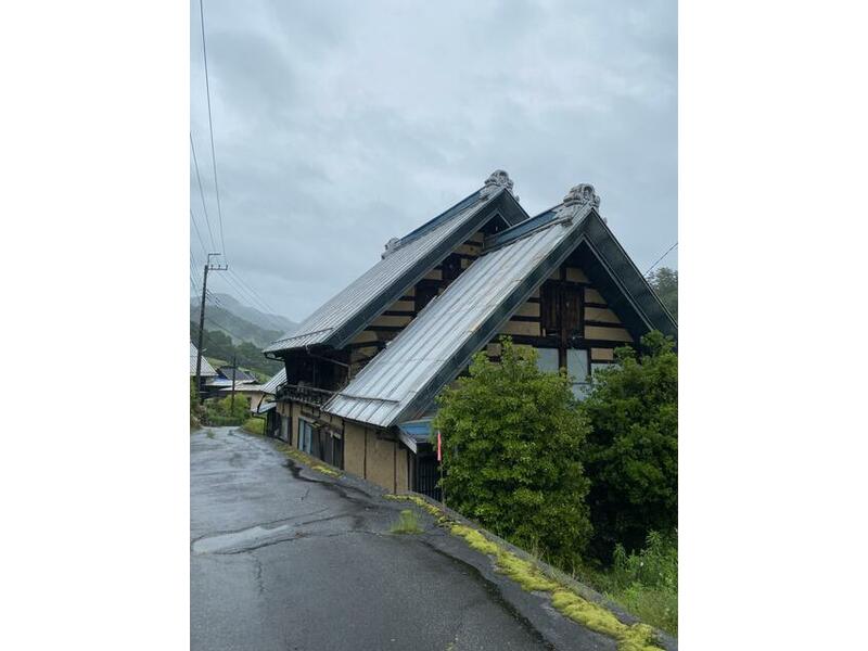 Makihira, Makioka-cho, Yamanashi (Shioyama Sta.) Single story house, 6DK

4,000,000 yen