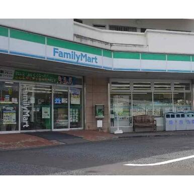 ファミリーマート厚木上荻野店 距離:642m