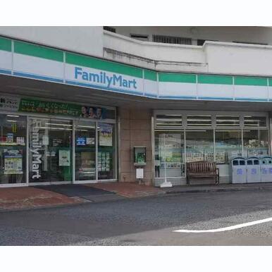 ファミリーマート厚木上荻野店 距離:642m
