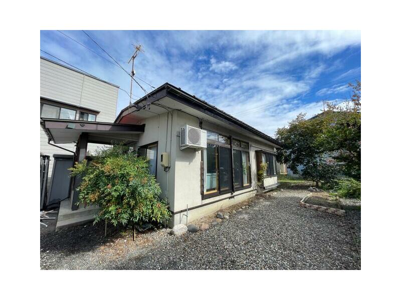 Higashiokitama District Takahata Town Oaza Takahata (Takahata Station) Single-story 2LDK