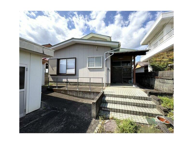 Anan City, Hanoura Town, Iwawaki, Ubakabayashi (Hanoura Station) 2-story building 6SDK