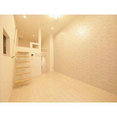 洋室６．６帖　ロフト６帖（収納にもお部屋にも使えます）