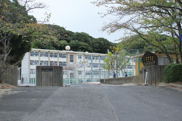 日 宇 中学校