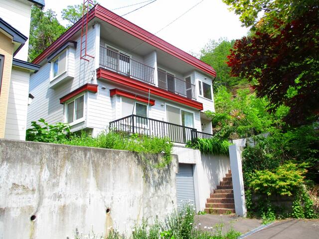 アットホーム 小樽市 緑４丁目 地上2階地下1階建 ６ｌｄｋ 小樽市の中古一戸建て 提供元 イエステーション小樽店 北章宅建 株 一軒家 家の購入