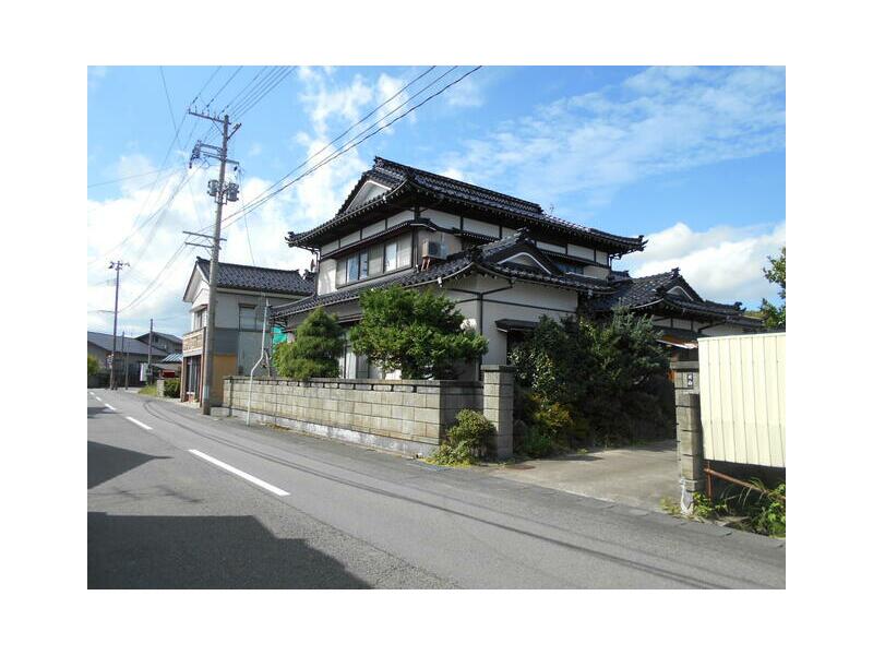 Tsuruoka City, Fujishima, Furutateato (Fujishima Station) 2-story building 10DK