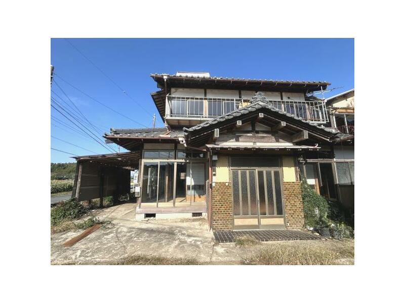 Shinmoto, Yokoshibahikari Town, Sanbu District (Iikura Station) 2-story building 10DK