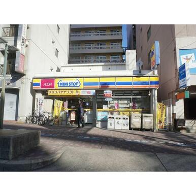 ミニストップ 距離：210m
