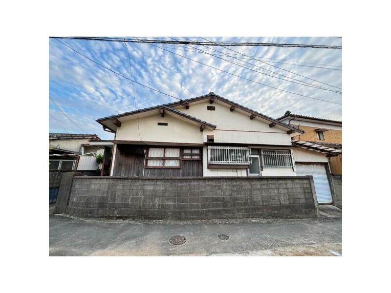 18 minutes on foot from JR Chikuho Main Line "Chikuzen-Ueki" Station