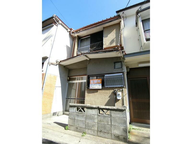 Approximately 16.9 km to JR Ibaraki Station