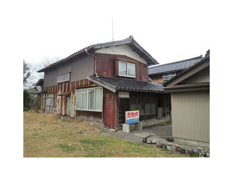 Shimoniikawa District Nyuzan Town Yokoyama (Nyuzan Station) 2-story 6DK