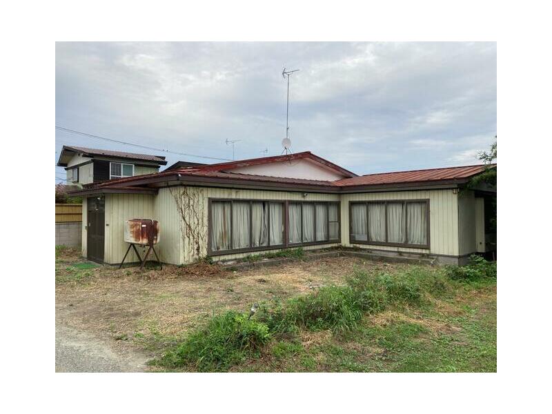 Towada-shi, Towada Aza Kitahira, Oaza-Sanbongi (Shichinohe-Towada Sta.) Single story house, 6DK

6DK