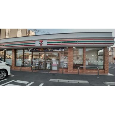 セブン-イレブン 八幡紅梅１丁目店 距離：500m