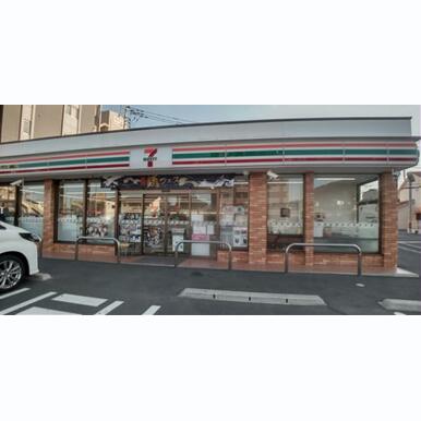 セブン-イレブン 八幡紅梅1丁目店 距離:500m