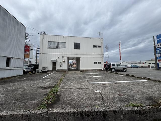 富山市中心部空きテナント！駐車場つき！ アットホーム】富山市の駐車場(近隣含む)の貸店舗・空き店舗・テナント