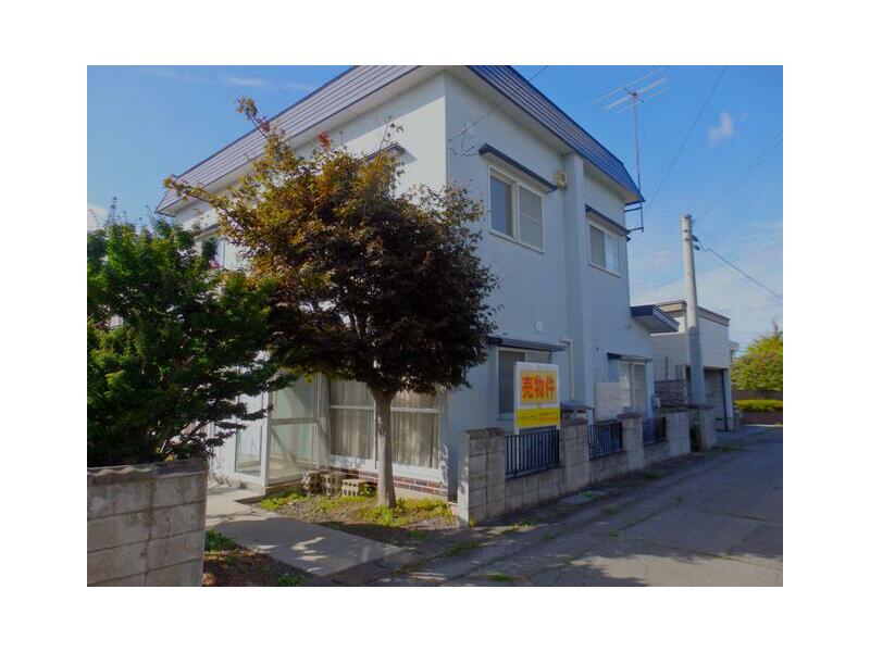 Kuroishi-shi, Kuroishi-shi Kotobuki-cho (Kuroishi Sta.) 2F 8DK

Kuroishi City