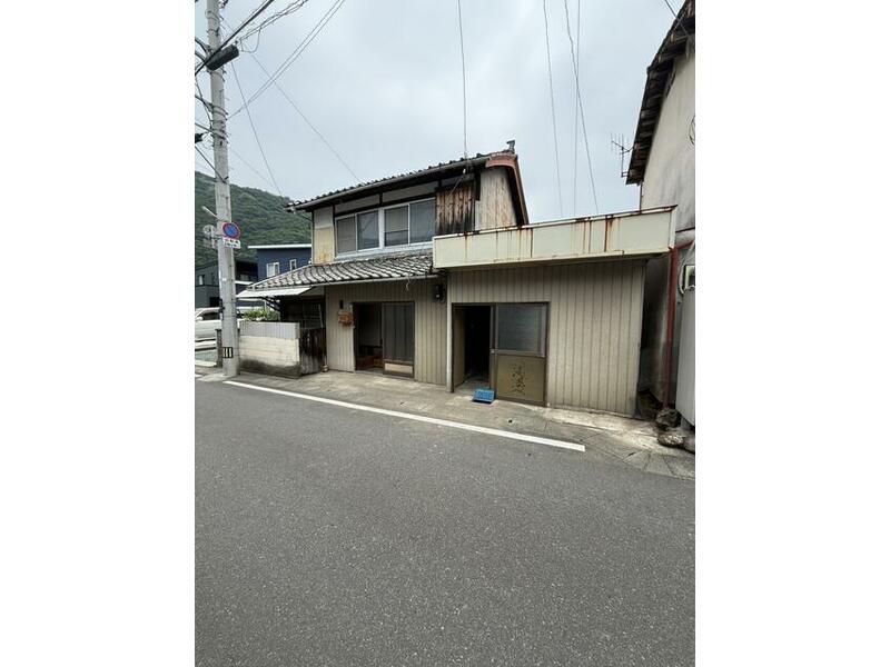 Miyoshi-shi, Ikeda-cho Machi (Awa Ikeda Sta.) 2F 2DK

2,700,000 yen