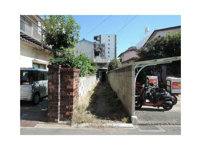 4-chome, Kiyamachi, Matsuyama-city (Kiyamachi Sta.) 2F 6DK

5,400,000 yen