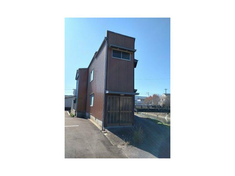 5-minute walk from Tosa Den Transportation Gomen Line "Funato" Station