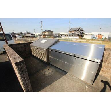 敷地内ゴミ捨場