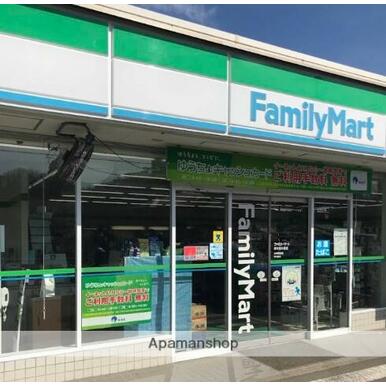 ファミリーマート厚木宮の里店 距離：902m