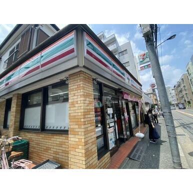 セブンイレブン田端3丁目店 距離:410m