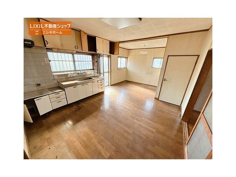 Komatsushima City, Taura Town, Myoren (Nakada Station) 2-story building 6LDK