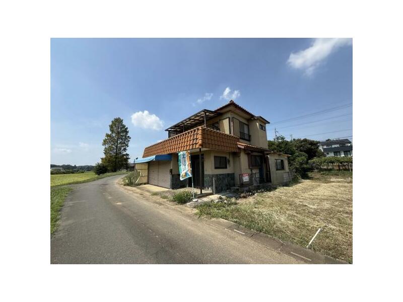 Namegawa-cho, Hiki-gun, Oaza Izumi (Musashiarashiyama Sta.) 2F 8DK

3,980,000 yen