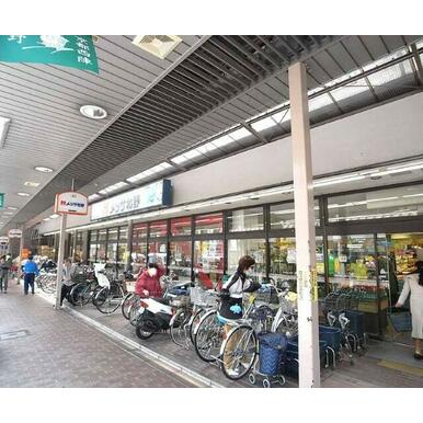 メッサ北野北野公設市場協同組合 距離:255m